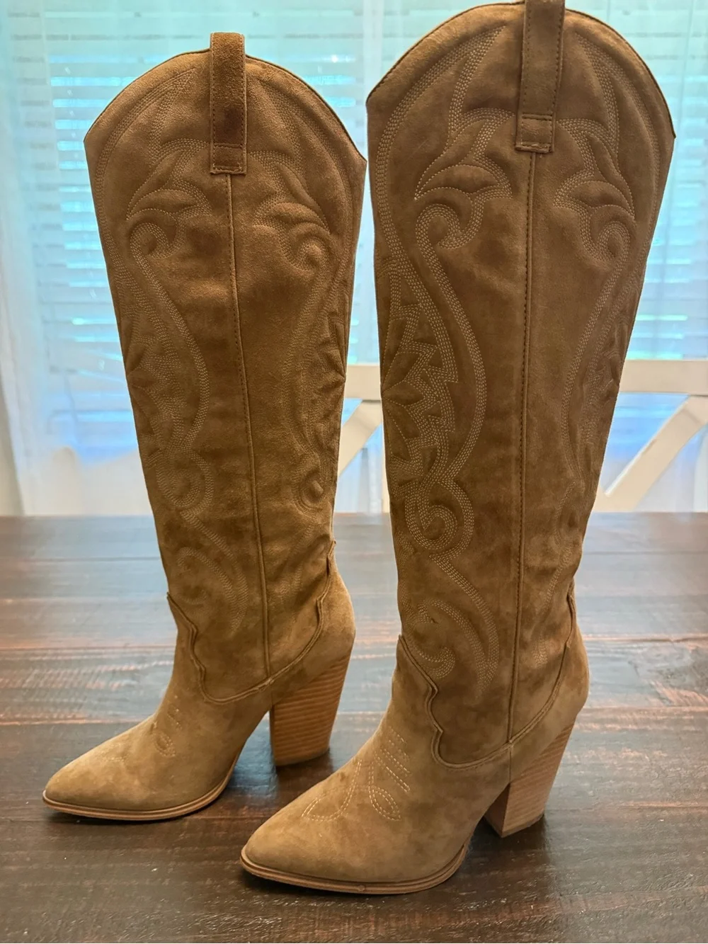Steve Madden Lasso Chestnut Suede Boots
